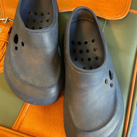 CROCS Blue Clogs - Picture 2 of 6